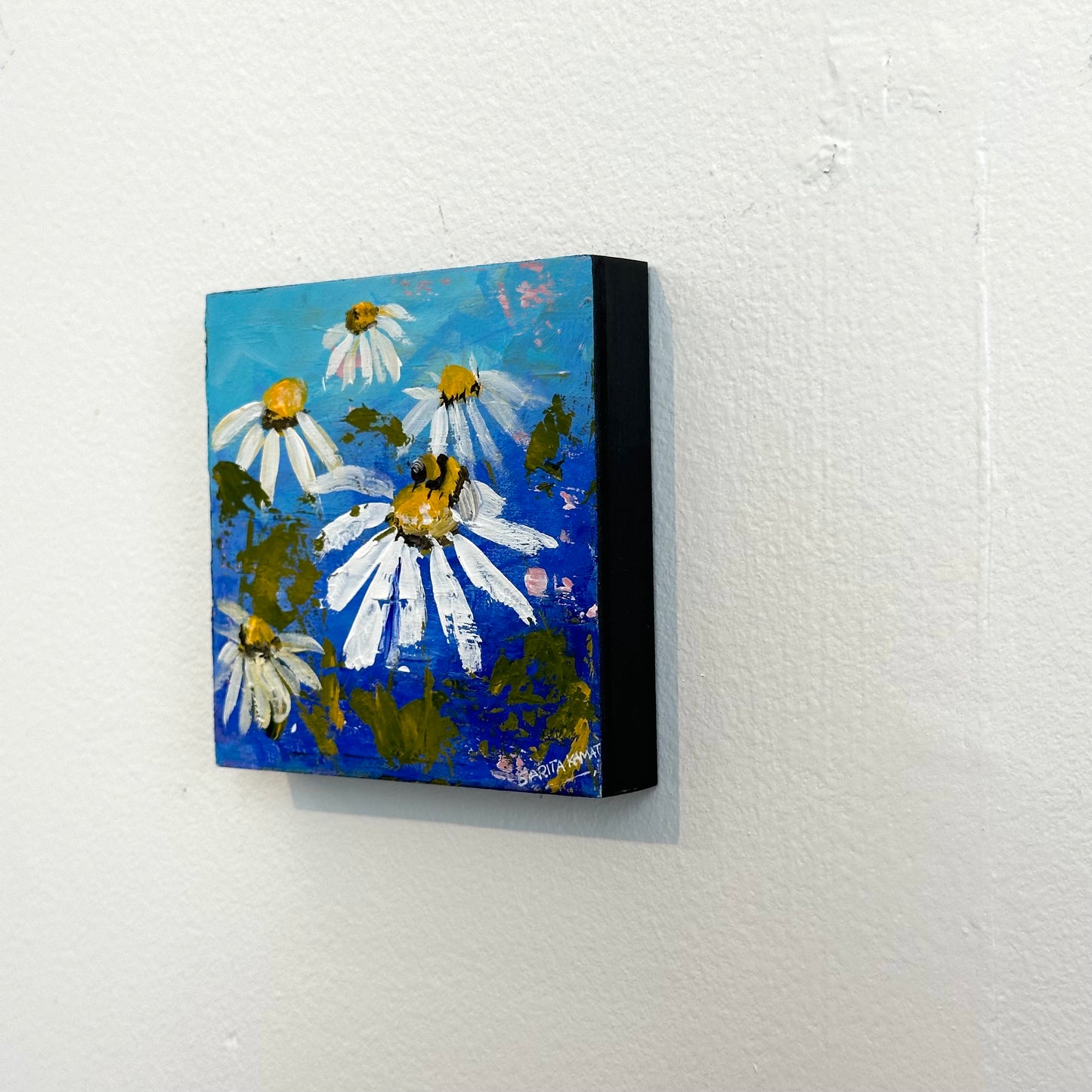 Daisies & Bee
