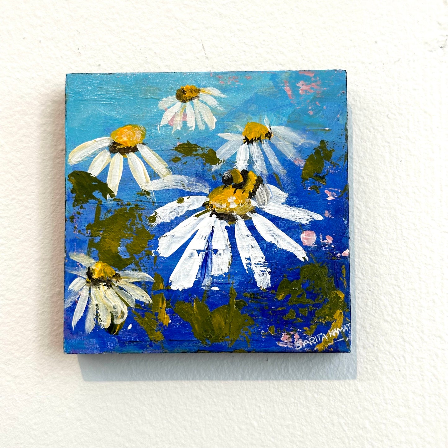 Daisies & Bee