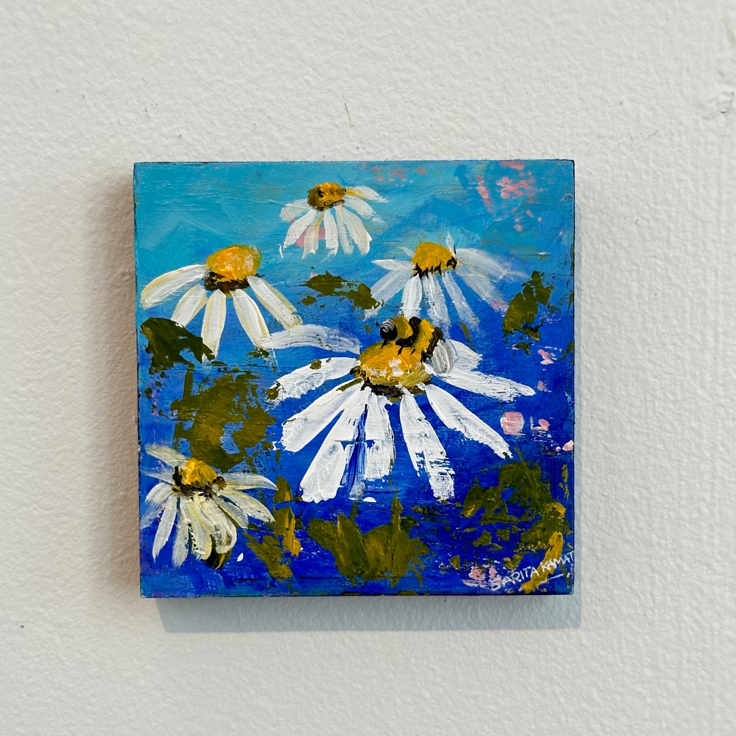 Daisies & Bee